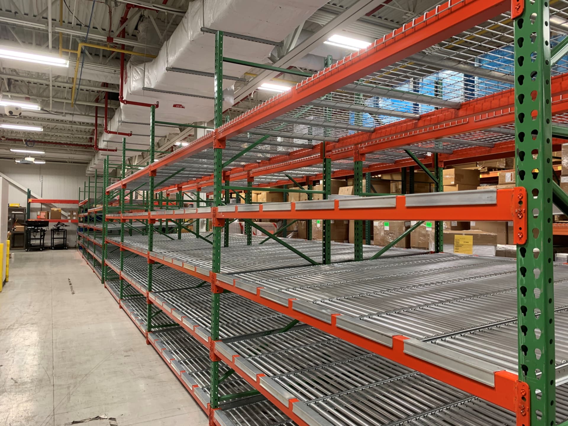 Carton flow pallet rack installation